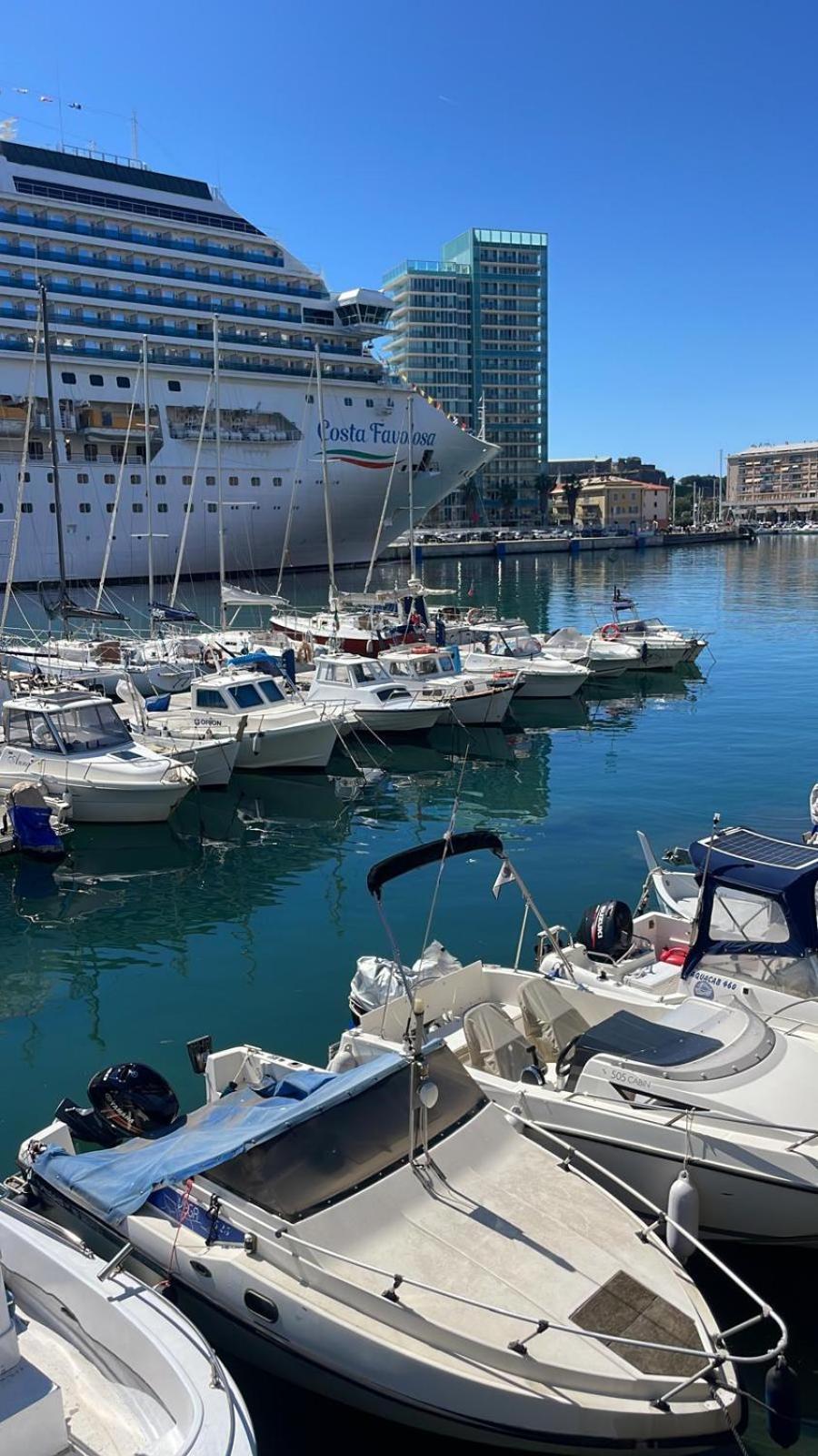 Il Talismano-In Citta -Vicino Al Mare Apartman Savona Kültér fotó
